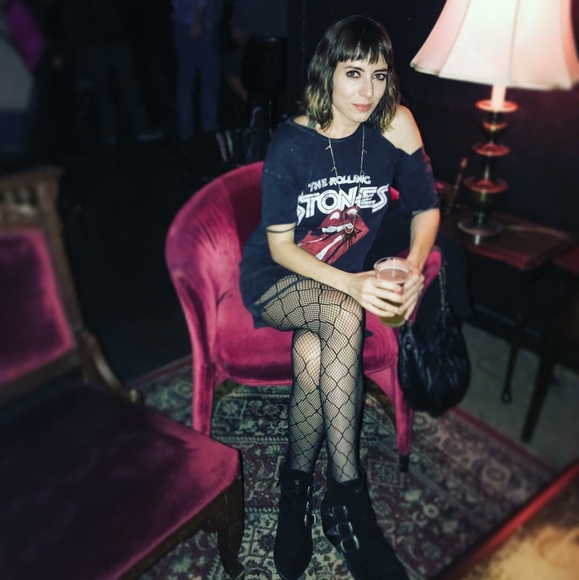 Hi, I’m Max! I love fashion and interior design. - Picture 6 of 17